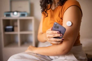 ey-diabetic-patient-monitoring-glucose-level-hero